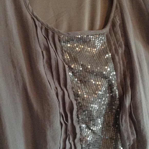 Beautiful blouse - Picture 3 of 3